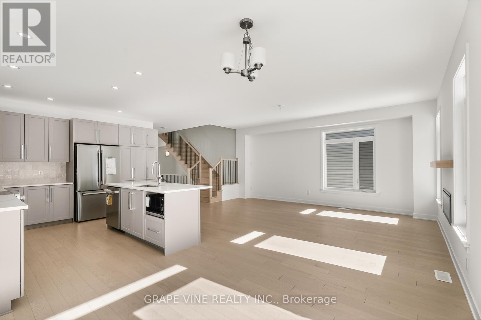 543 Tahoe Heights, Ottawa, Ontario  K1T 0W1 - Photo 19 - X12849516