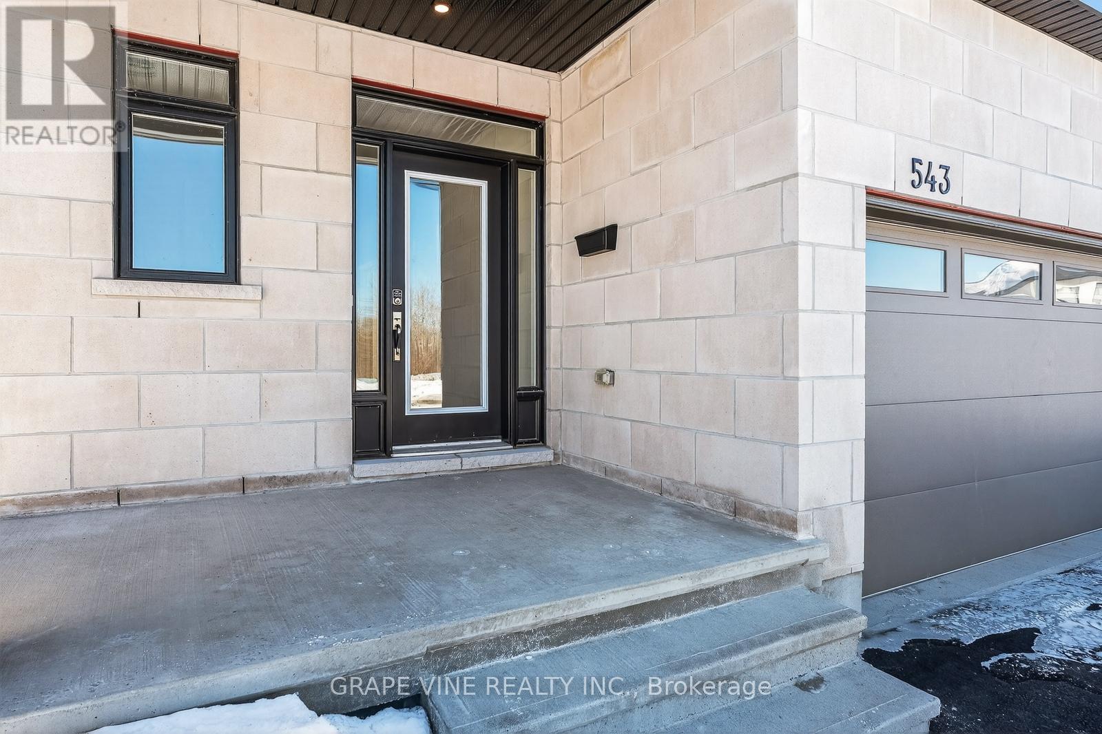 543 Tahoe Heights, Ottawa, Ontario  K1T 0W1 - Photo 3 - X12849516