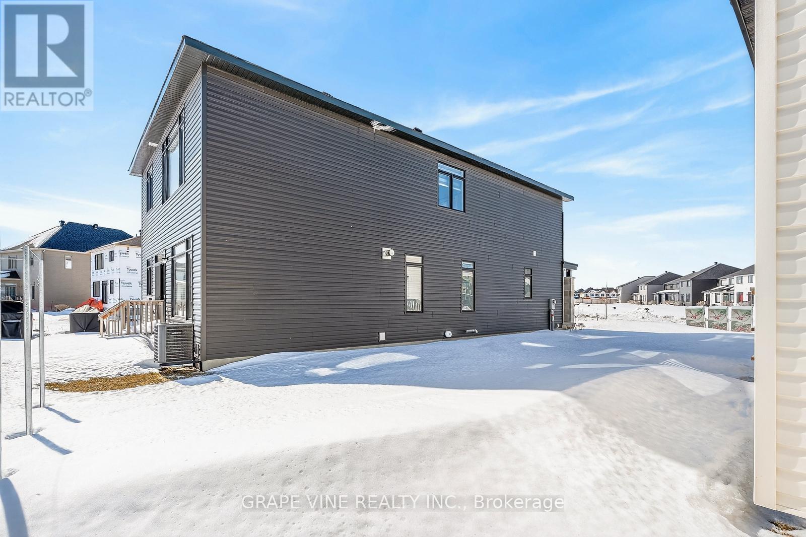 543 Tahoe Heights, Ottawa, Ontario  K1T 0W1 - Photo 4 - X12849516