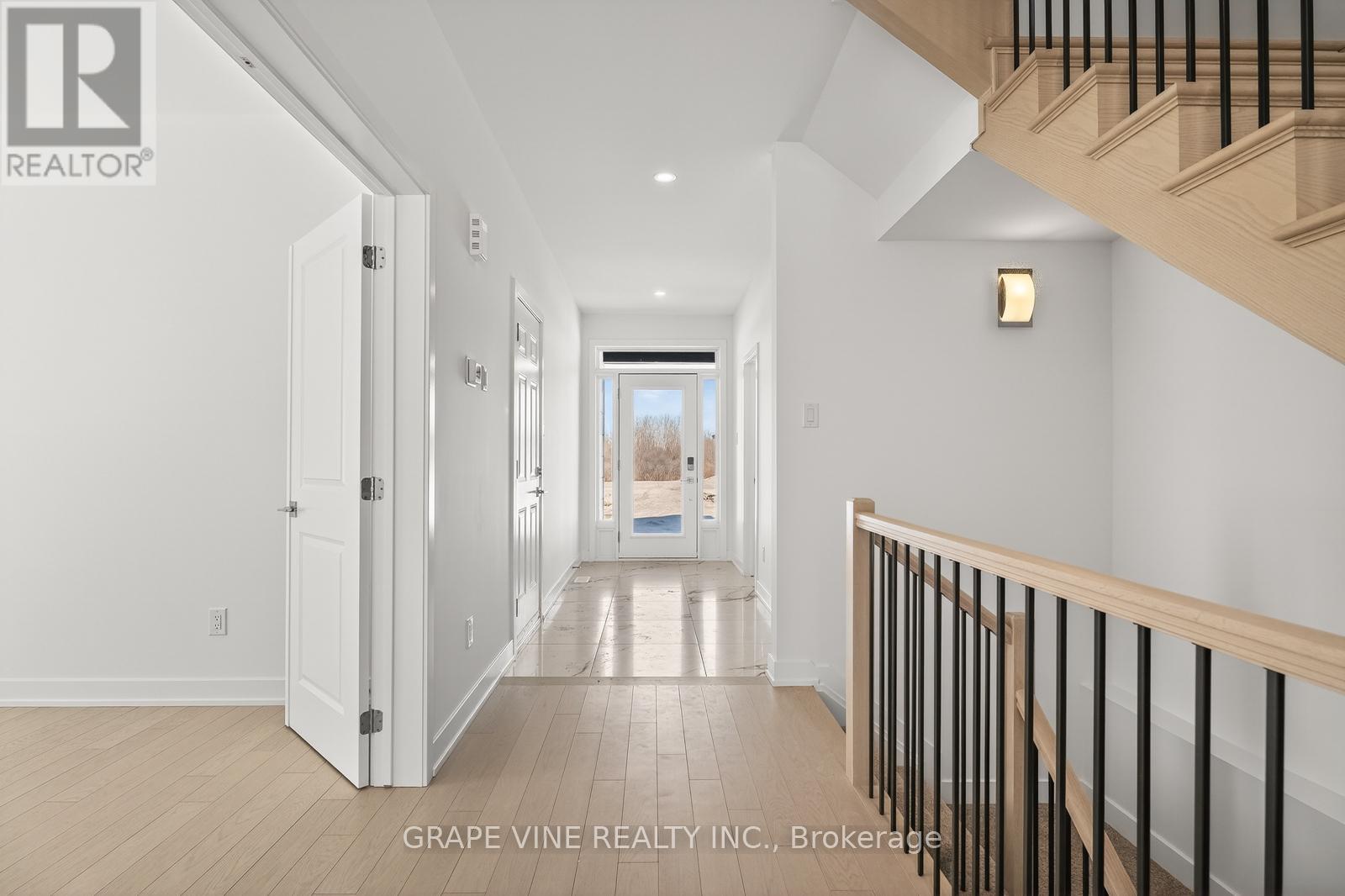 543 Tahoe Heights, Ottawa, Ontario  K1T 0W1 - Photo 7 - X12849516