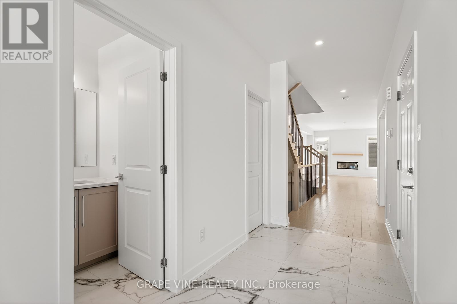 543 Tahoe Heights, Ottawa, Ontario  K1T 0W1 - Photo 8 - X12849516