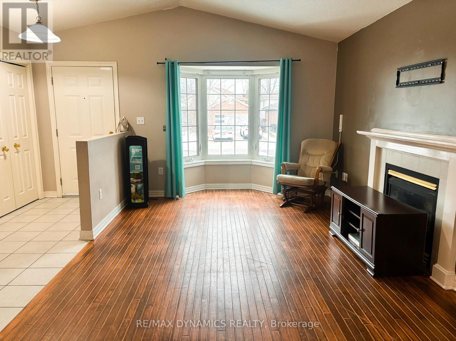 7984 Grossi Court, Niagara Falls (Mt. Carmel), Ontario  L2H 3G8 - Photo 2 - X12849282