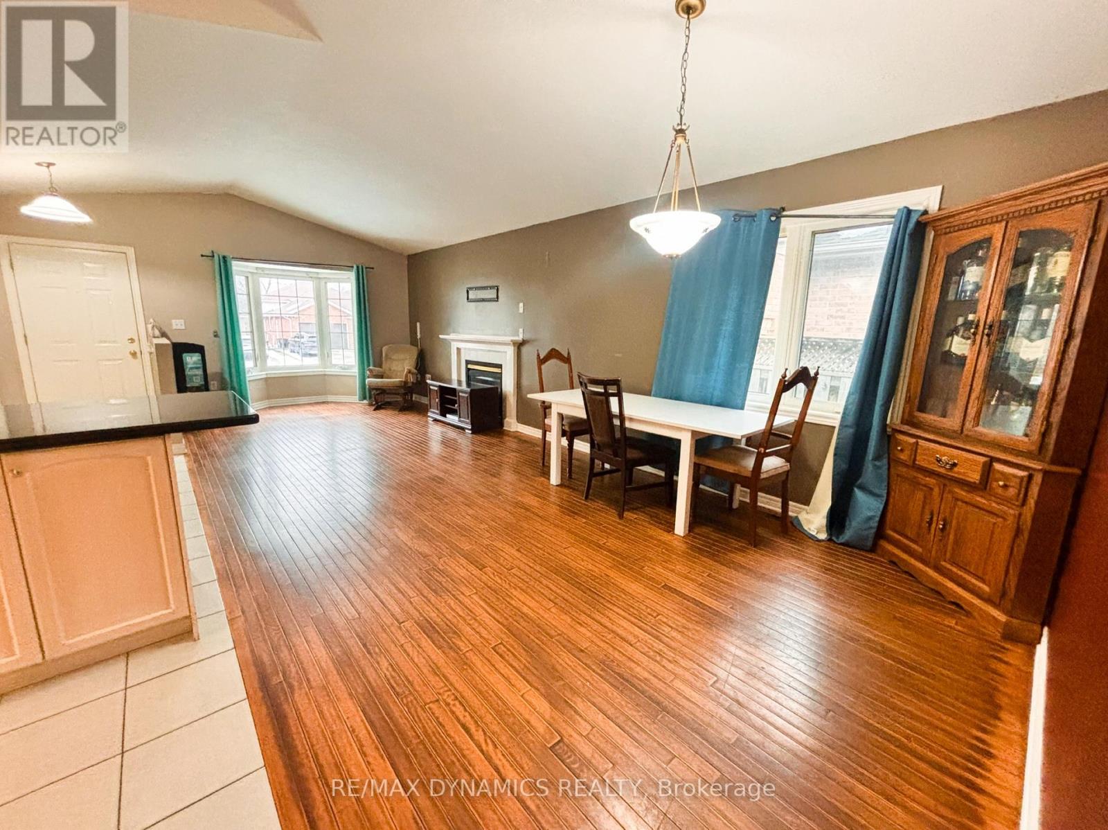 7984 Grossi Court, Niagara Falls (Mt. Carmel), Ontario  L2H 3G8 - Photo 3 - X12849282