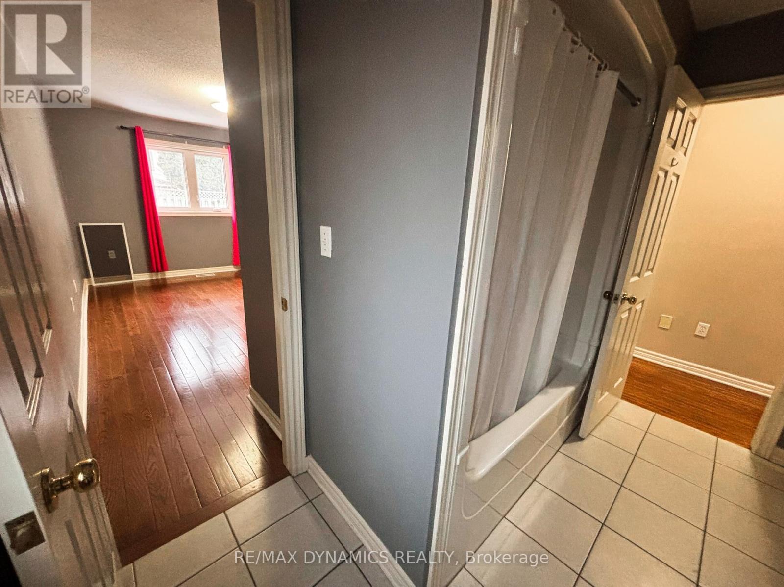 7984 Grossi Court, Niagara Falls (Mt. Carmel), Ontario  L2H 3G8 - Photo 8 - X12849282