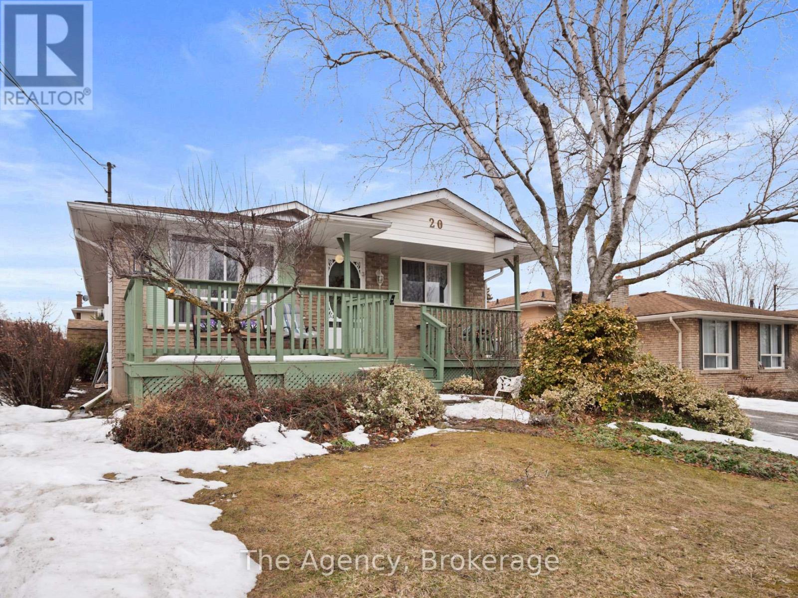 20 Brackencrest Road, St. Catharines (Secord Woods), Ontario  L2P 3K8 - Photo 2 - X12849650