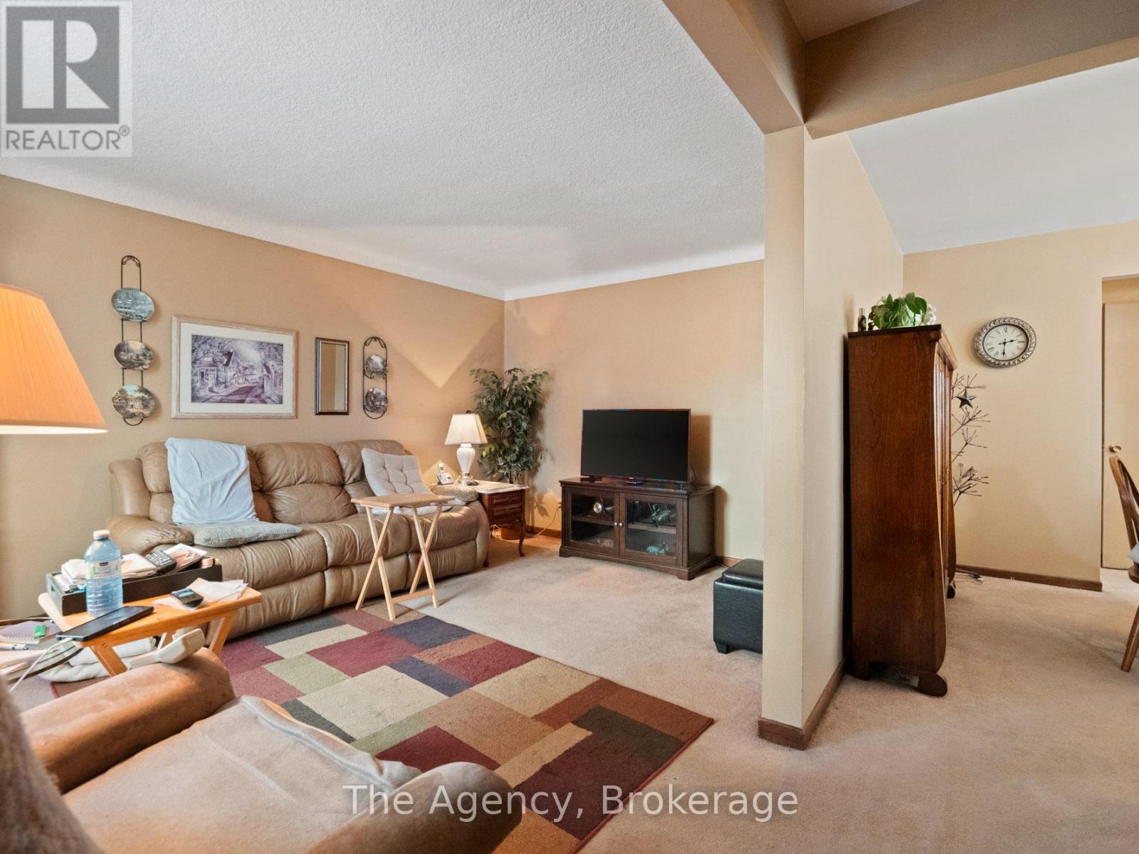 20 Brackencrest Road, St. Catharines (Secord Woods), Ontario  L2P 3K8 - Photo 8 - X12849650