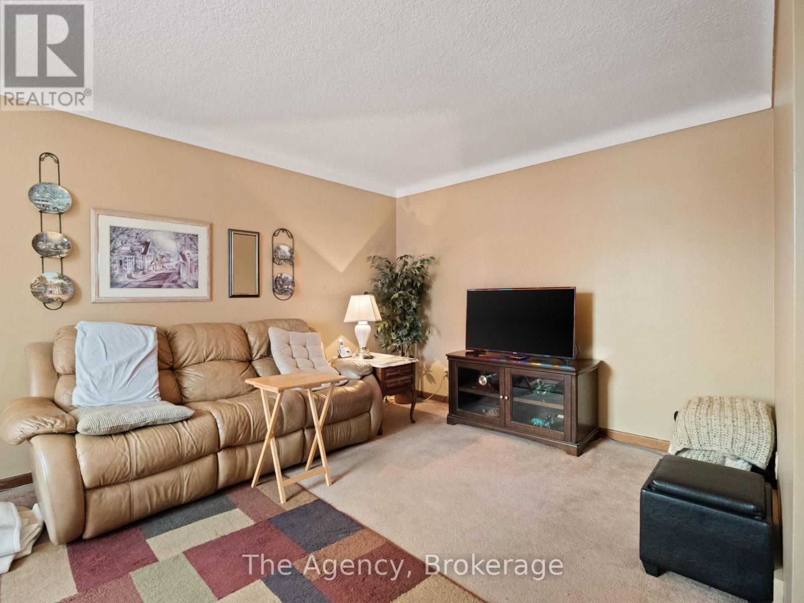 20 Brackencrest Road, St. Catharines (Secord Woods), Ontario  L2P 3K8 - Photo 9 - X12849650