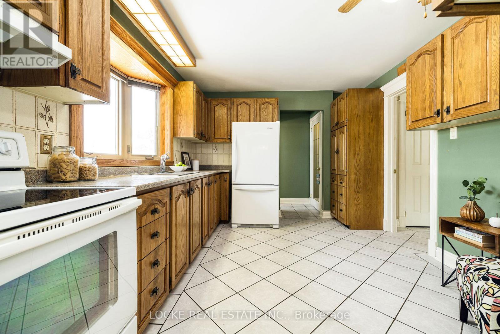 279 Hoylake Crescent, Ottawa, Ontario  K1E 1M1 - Photo 16 - X12848846