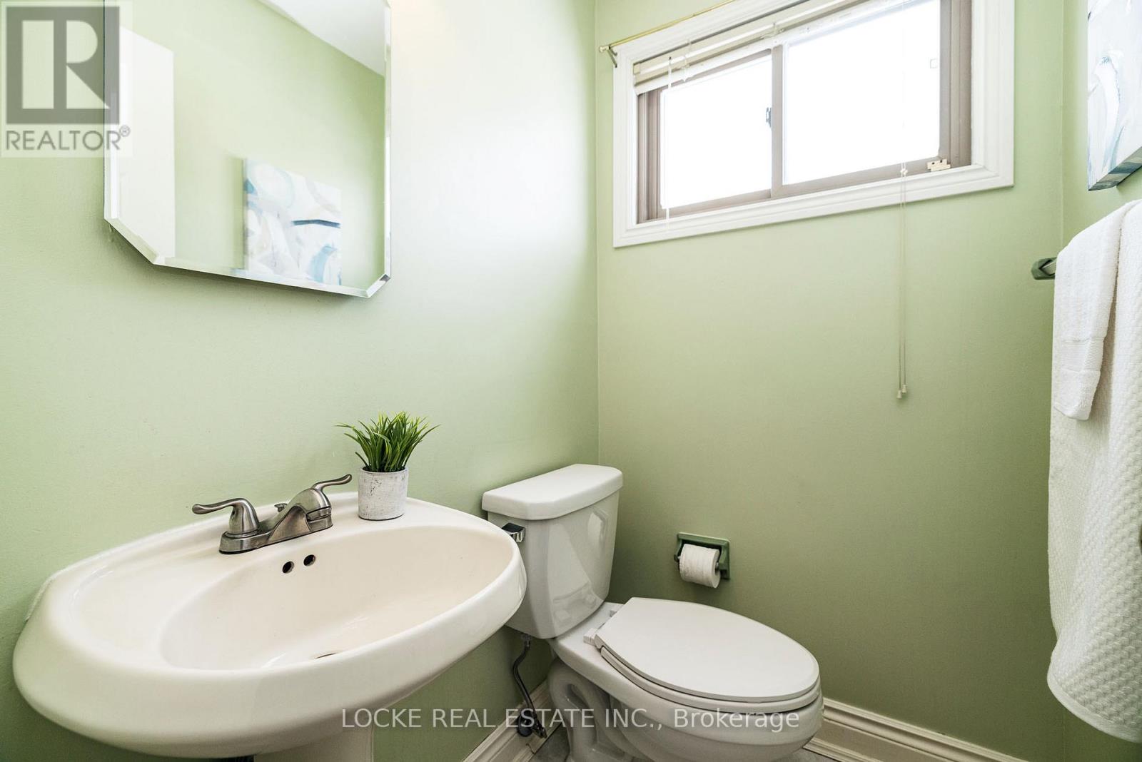 279 Hoylake Crescent, Ottawa, Ontario  K1E 1M1 - Photo 18 - X12848846