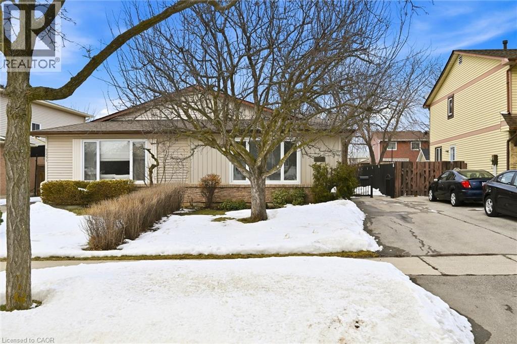 2223 Manchester Drive, Burlington, Ontario  L7P 3W3 - Photo 2 - 40809880