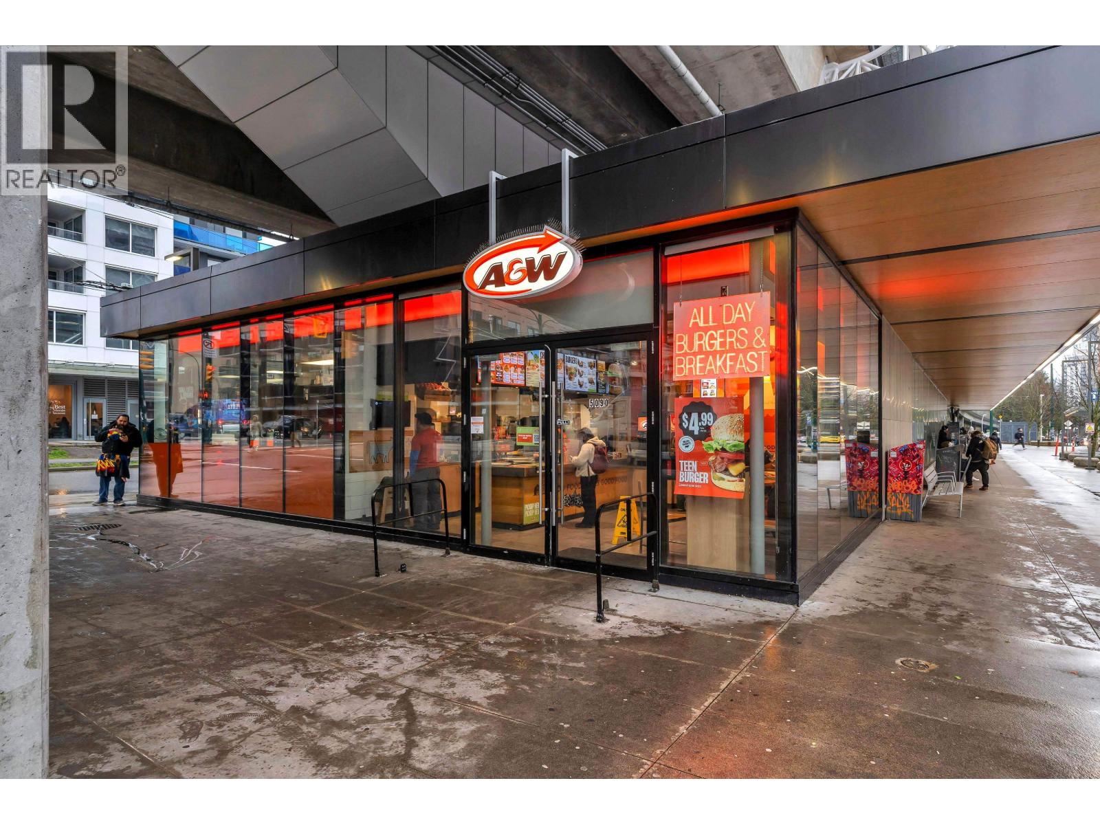 Listing Picture 29 of 35 : 205 3438 VANNESS AVENUE, Vancouver / 溫哥華 - 魯藝地產 Yvonne Lu Group - MLS Medallion Club Member