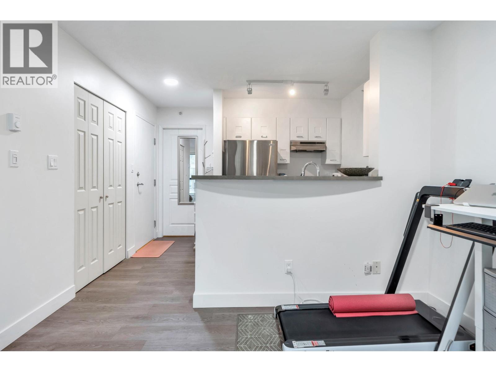 Listing Picture 11 of 35 : 205 3438 VANNESS AVENUE, Vancouver / 溫哥華 - 魯藝地產 Yvonne Lu Group - MLS Medallion Club Member