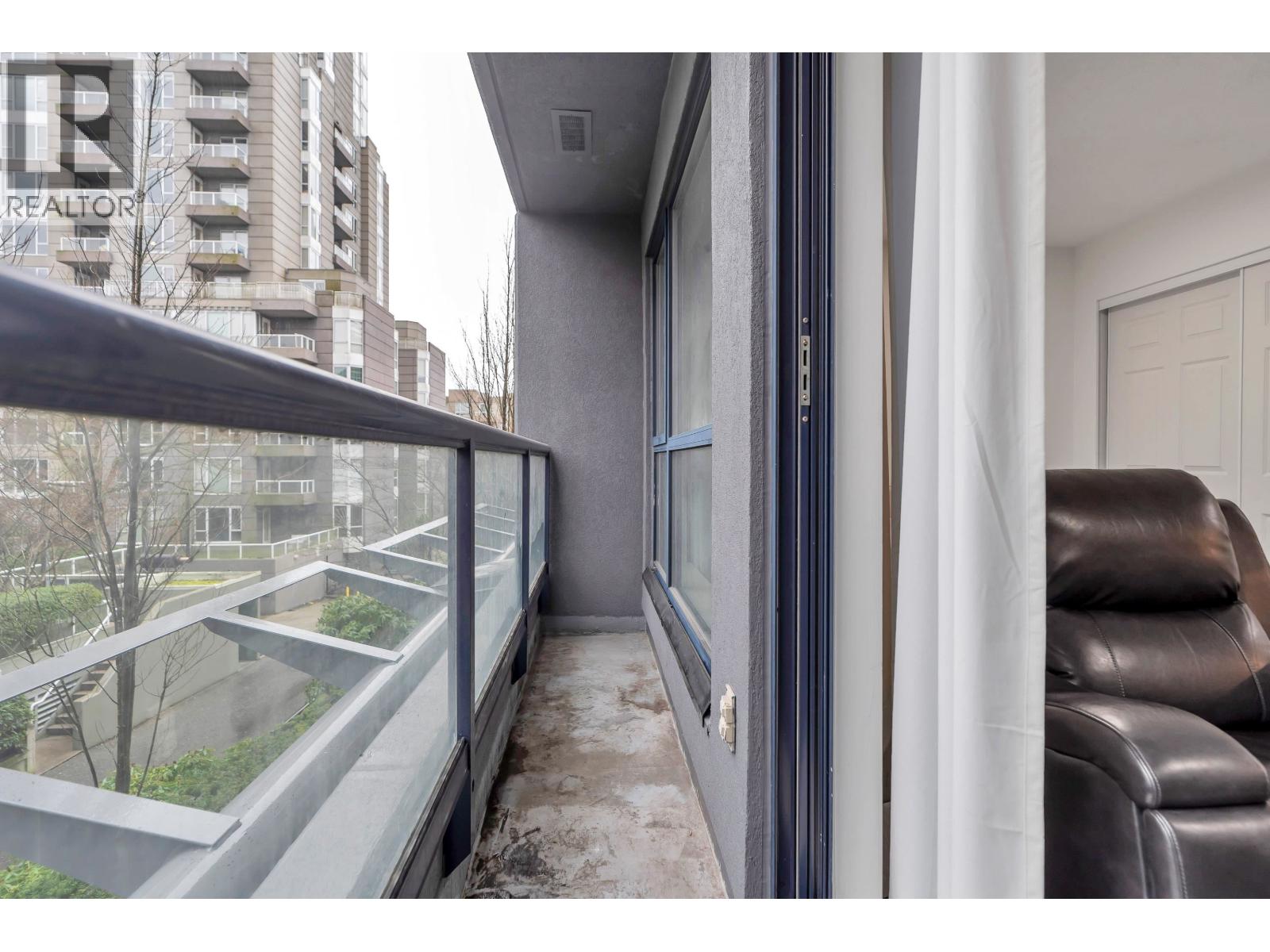 Listing Picture 19 of 35 : 205 3438 VANNESS AVENUE, Vancouver / 溫哥華 - 魯藝地產 Yvonne Lu Group - MLS Medallion Club Member