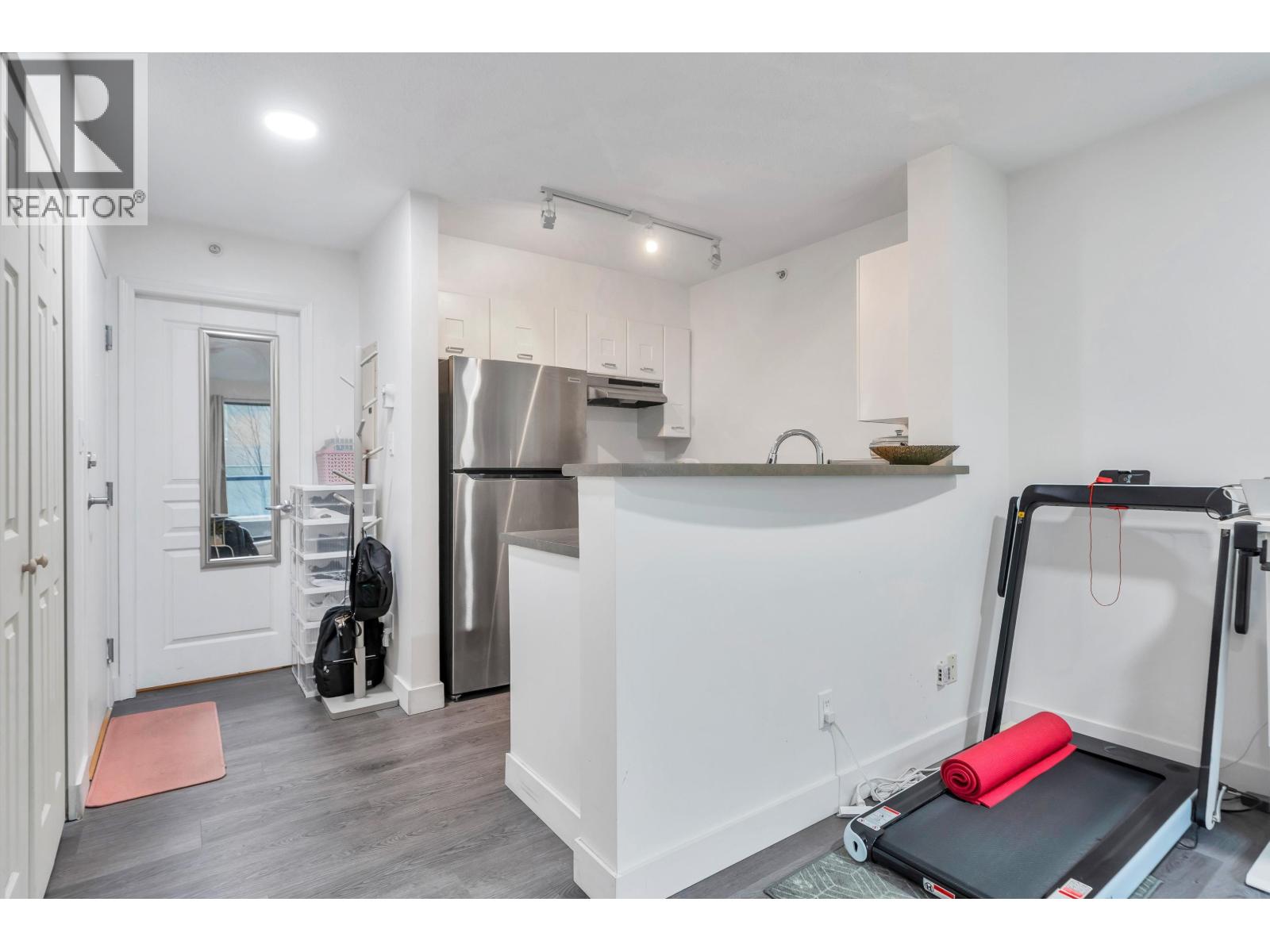 Listing Picture 10 of 35 : 205 3438 VANNESS AVENUE, Vancouver / 溫哥華 - 魯藝地產 Yvonne Lu Group - MLS Medallion Club Member