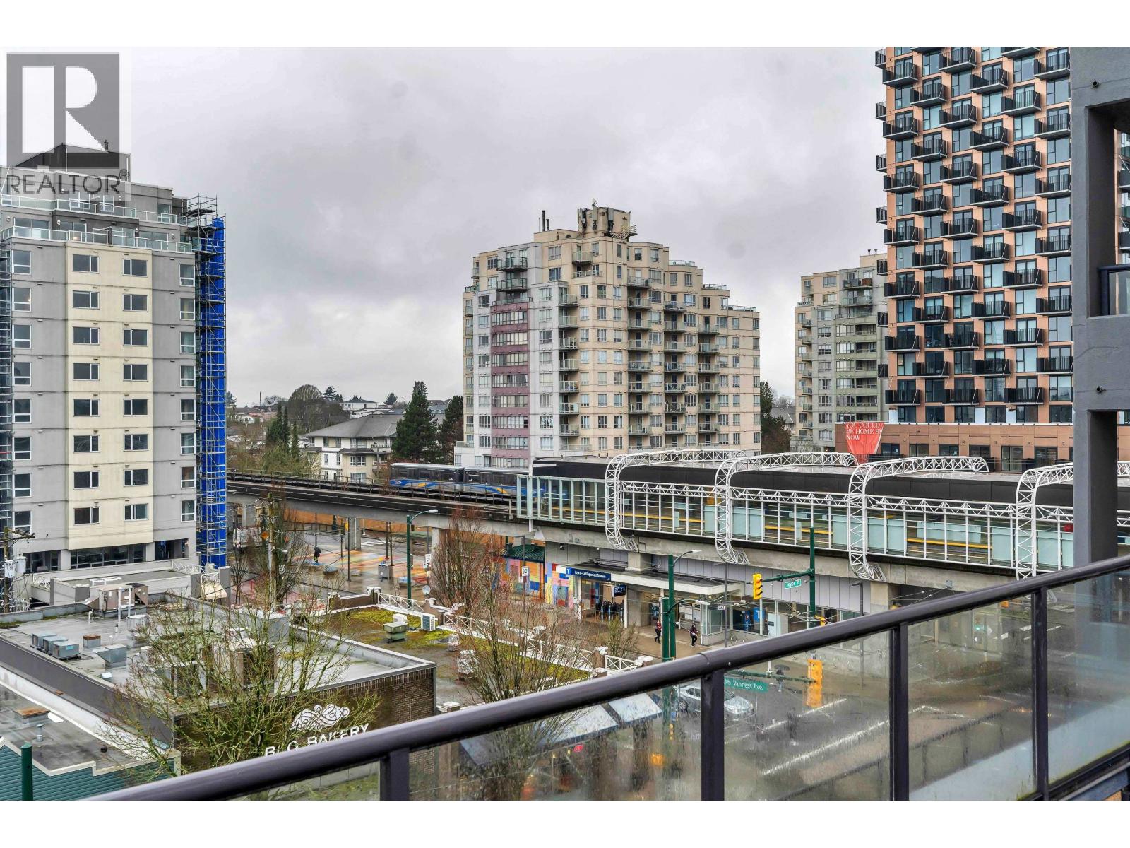 Listing Picture 28 of 35 : 205 3438 VANNESS AVENUE, Vancouver / 溫哥華 - 魯藝地產 Yvonne Lu Group - MLS Medallion Club Member
