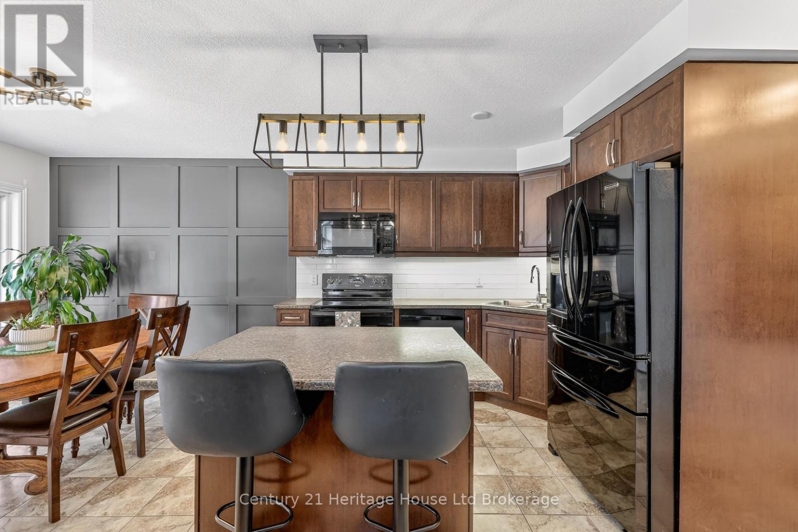 464 Champlain Avenue, Woodstock, Ontario  N4V 0A7 - Photo 11 - X12845322