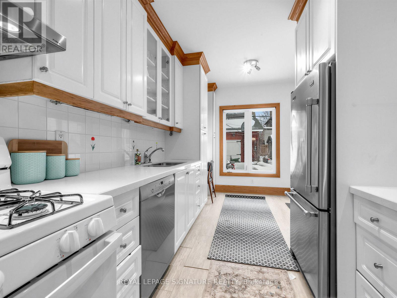 211 Arlington Avenue, Toronto, Ontario  M6C 2Z4 - Photo 10 - C12849506