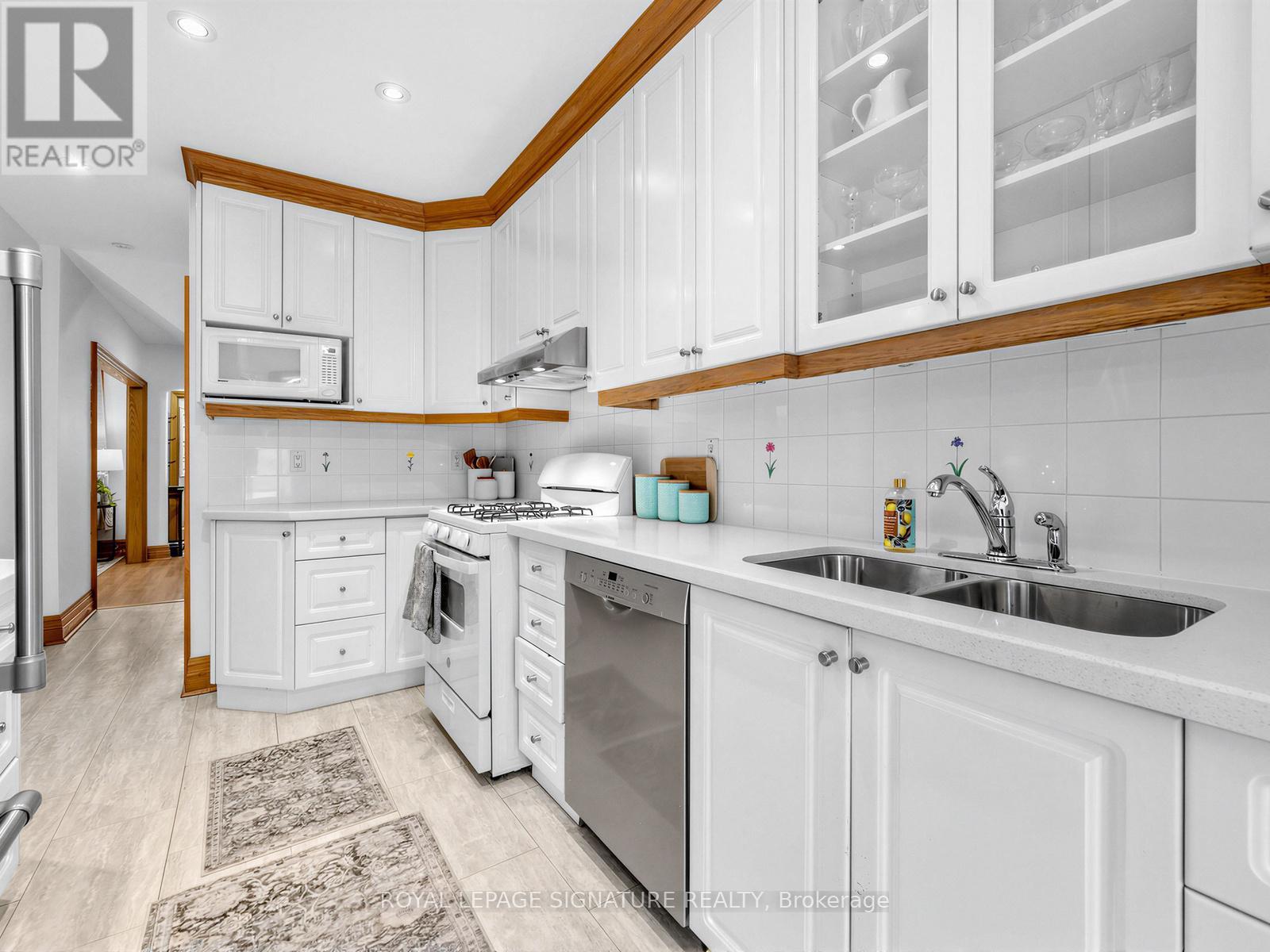 211 Arlington Avenue, Toronto, Ontario  M6C 2Z4 - Photo 12 - C12849506