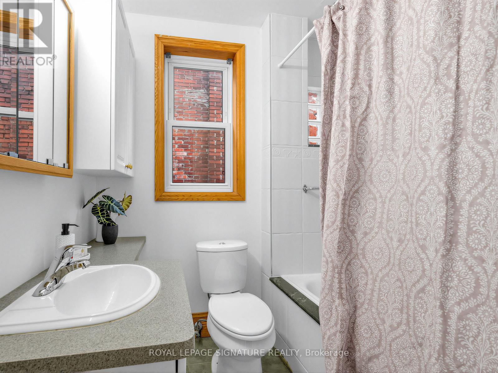 211 Arlington Avenue, Toronto, Ontario  M6C 2Z4 - Photo 22 - C12849506