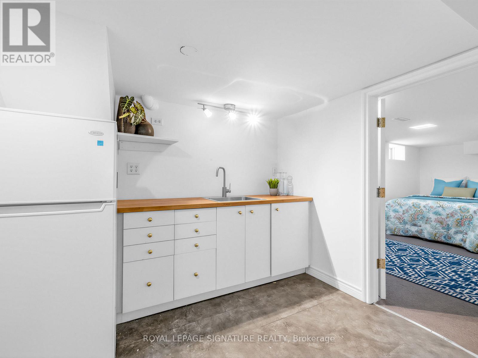 211 Arlington Avenue, Toronto, Ontario  M6C 2Z4 - Photo 25 - C12849506