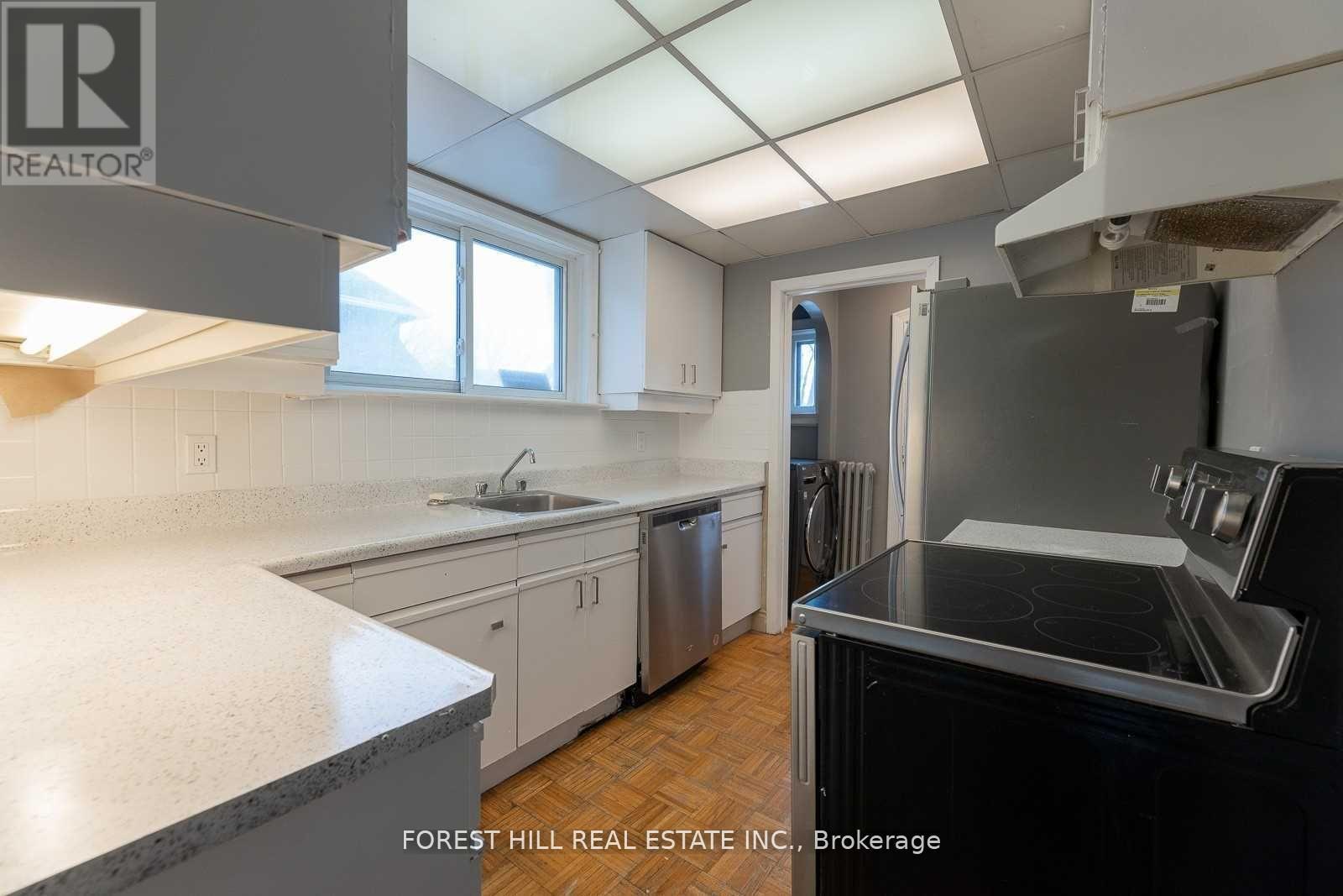 6 Park Hill Road, Toronto, Ontario  M6C 3M9 - Photo 5 - C12849540