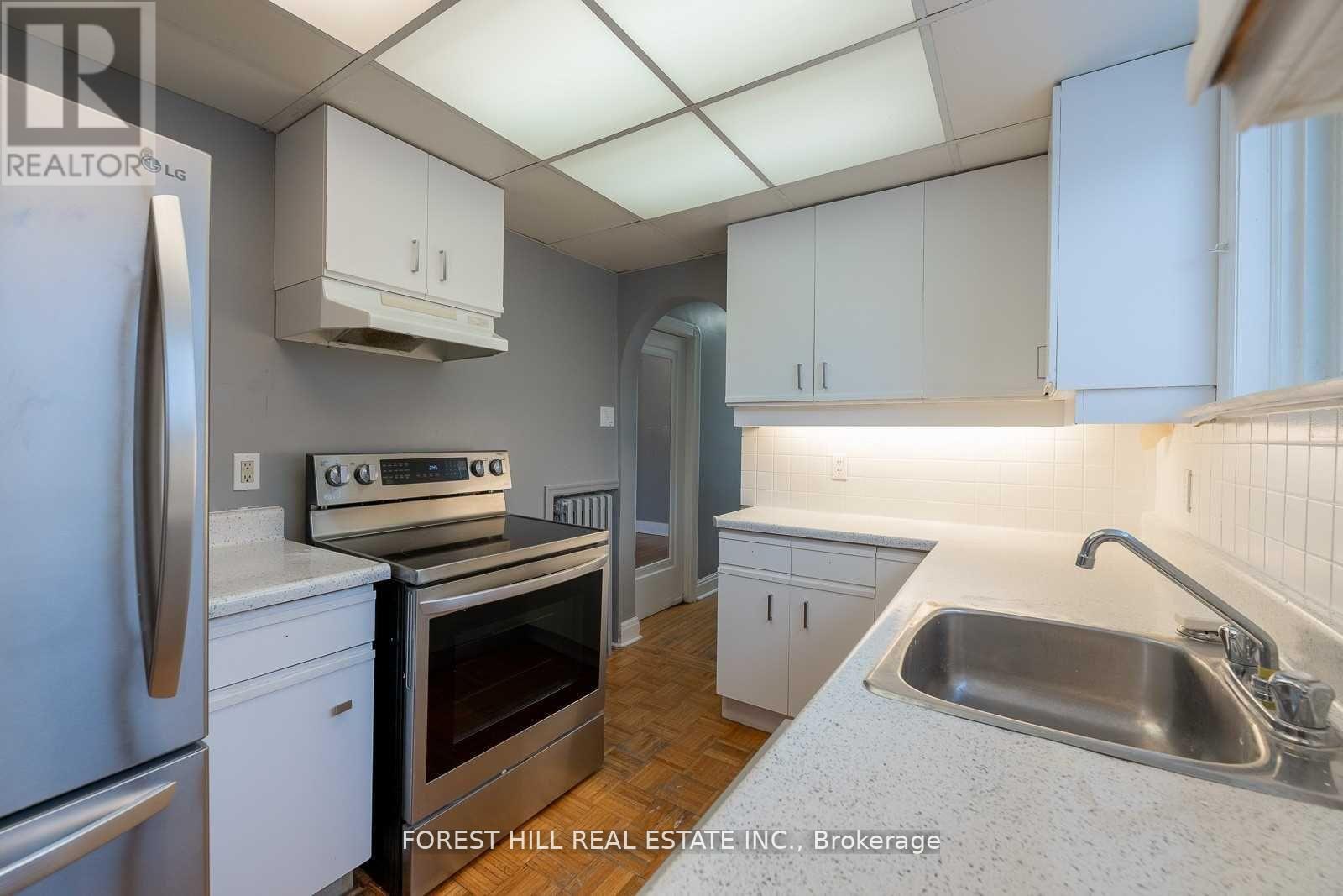 6 Park Hill Road, Toronto, Ontario  M6C 3M9 - Photo 6 - C12849540