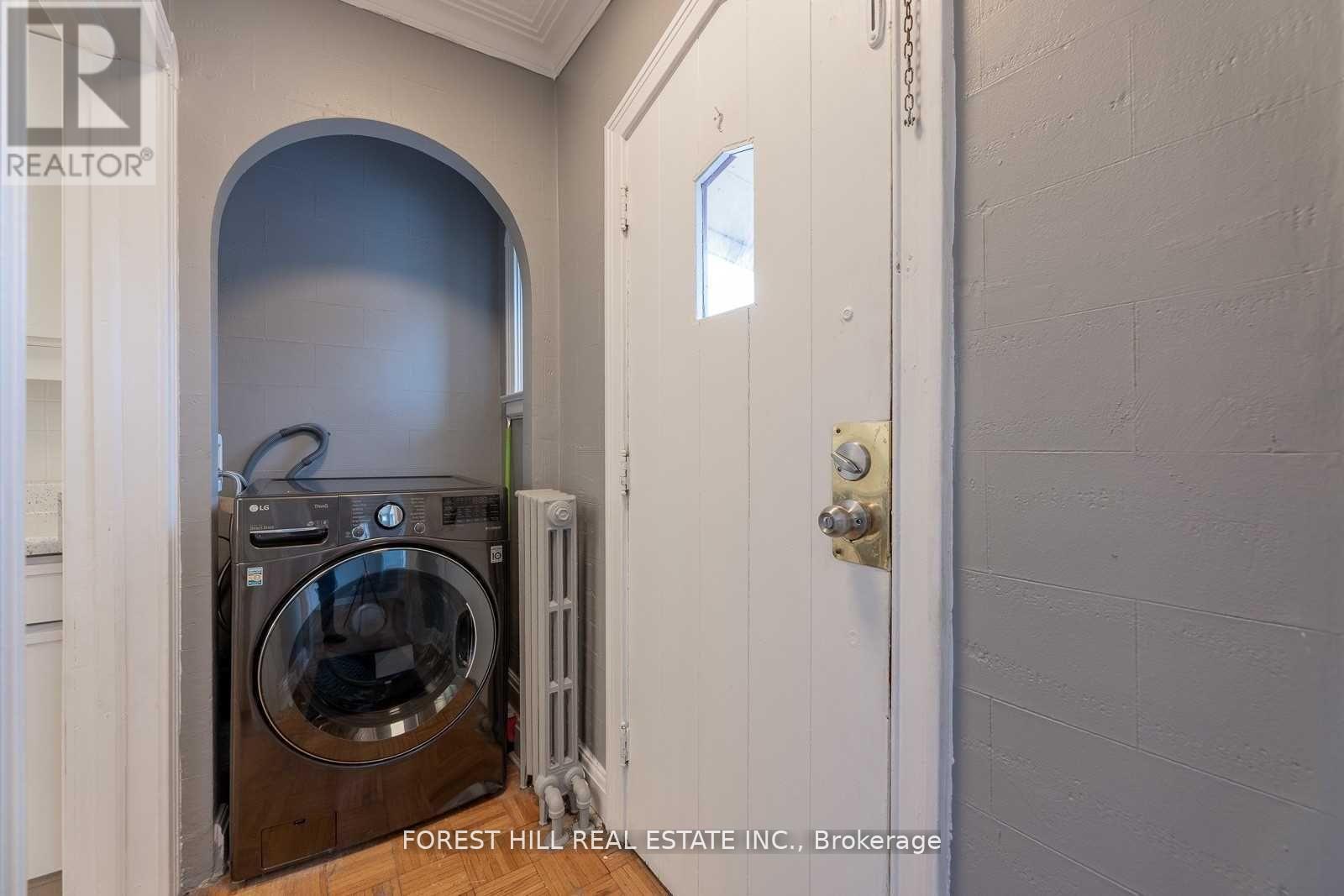 6 Park Hill Road, Toronto, Ontario  M6C 3M9 - Photo 7 - C12849540