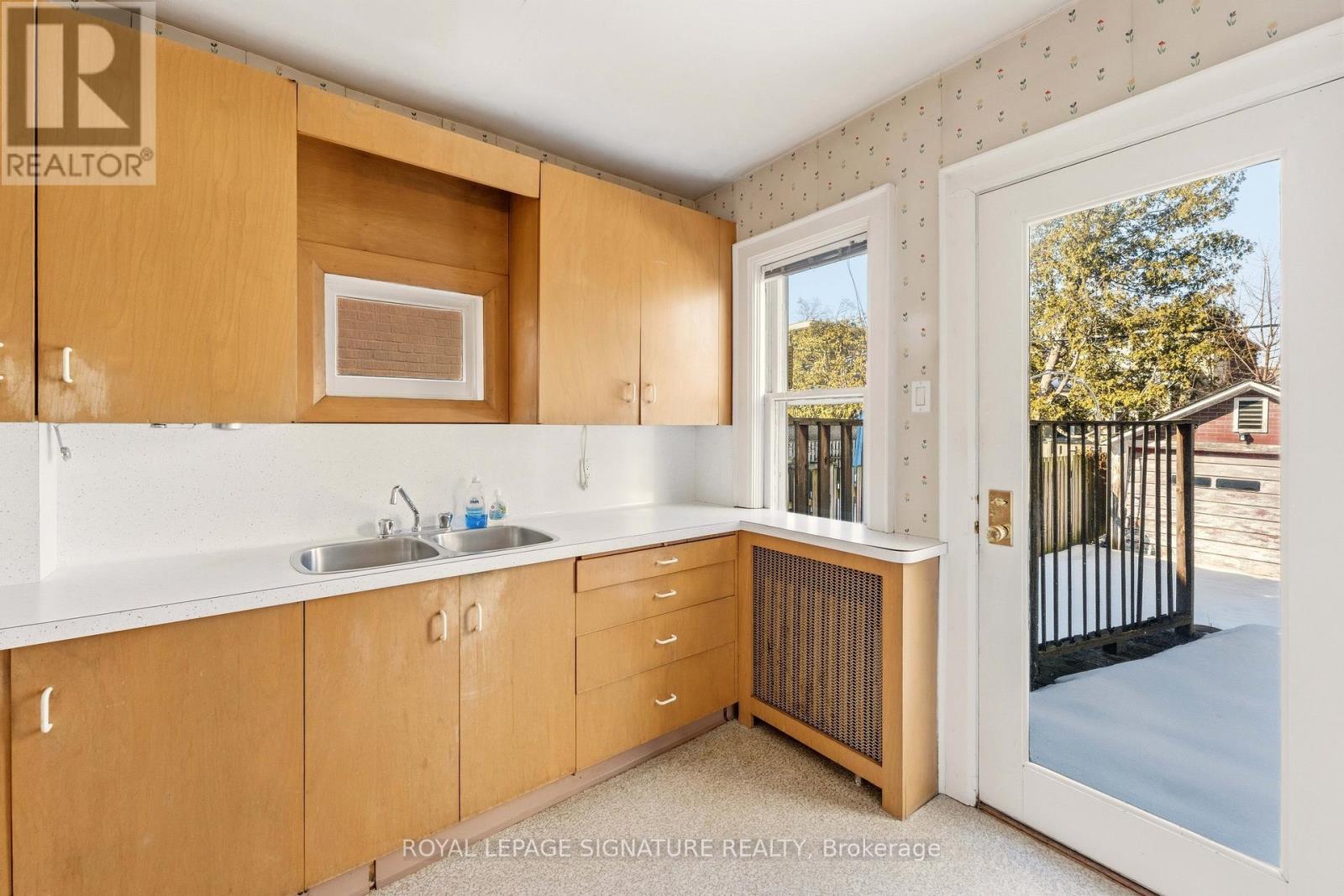 212 Cranbrooke Avenue, Toronto, Ontario  M5M 1M7 - Photo 4 - C12849568