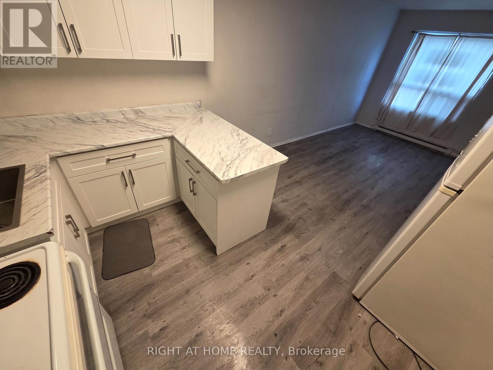 Level 2 - 1561 Eglinton Avenue W, Toronto, Ontario  M6E 2G9 - Photo 2 - C12849646