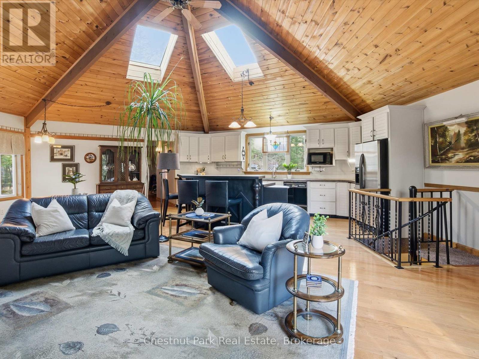 1077 Fairy Falls Road, Lake Of Bays (Mclean), Ontario  P0B 1A0 - Photo 8 - X12849558