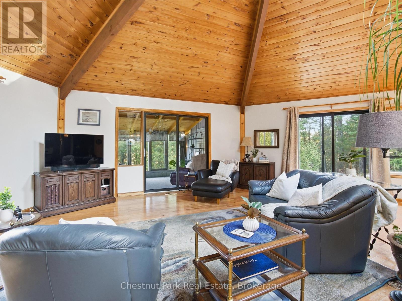 1077 Fairy Falls Road, Lake Of Bays (Mclean), Ontario  P0B 1A0 - Photo 9 - X12849558