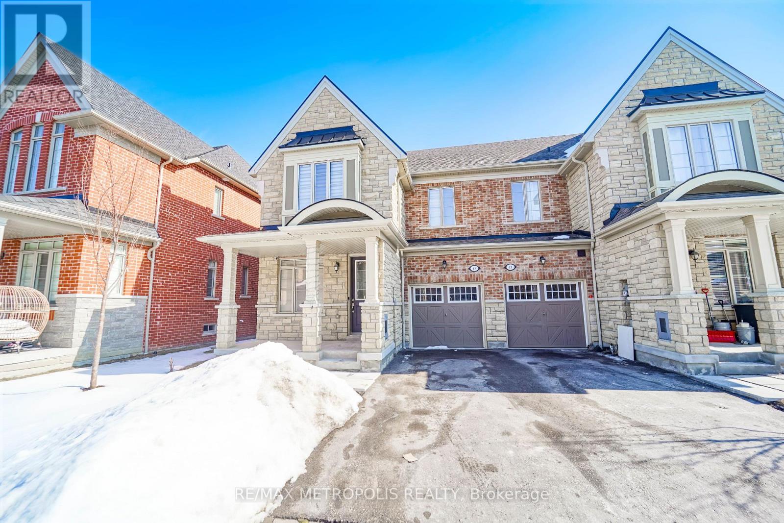 17 Hickling Lane, Ajax, Ontario  L1T 0P9 - Photo 2 - E12849336