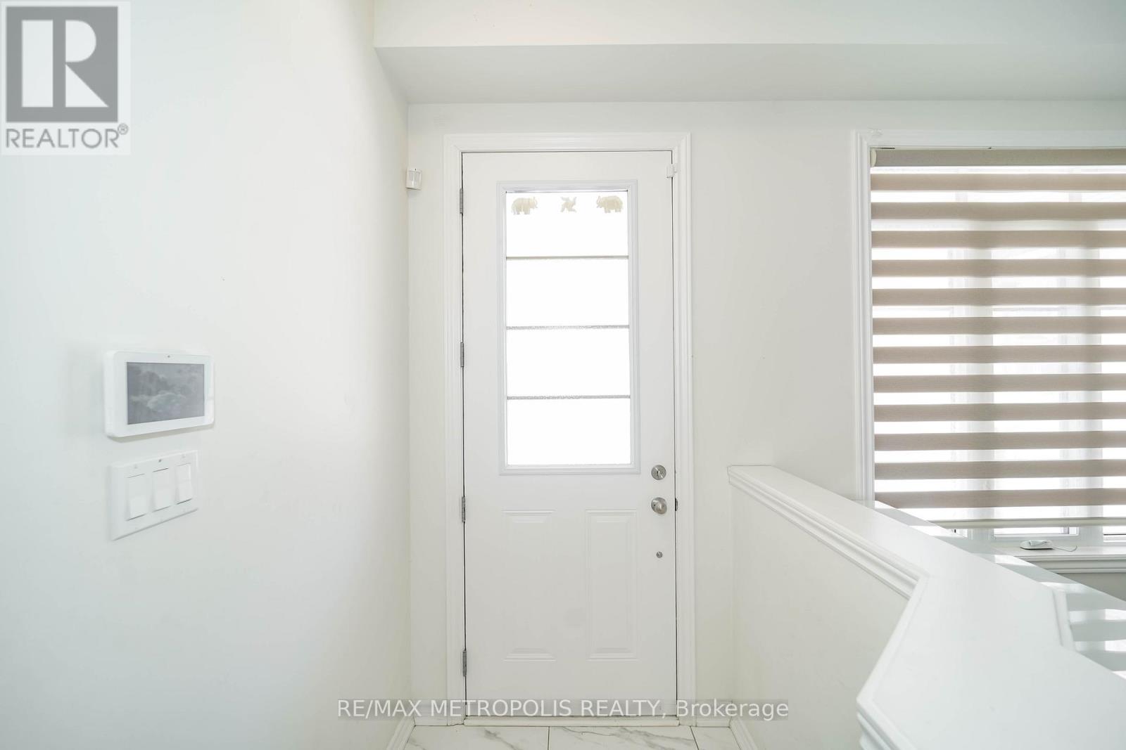 17 Hickling Lane, Ajax, Ontario  L1T 0P9 - Photo 5 - E12849336