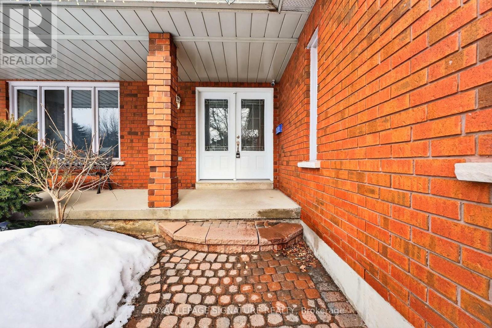 79 Waverly Street N, Oshawa, Ontario  L1J 8G6 - Photo 2 - E12849352