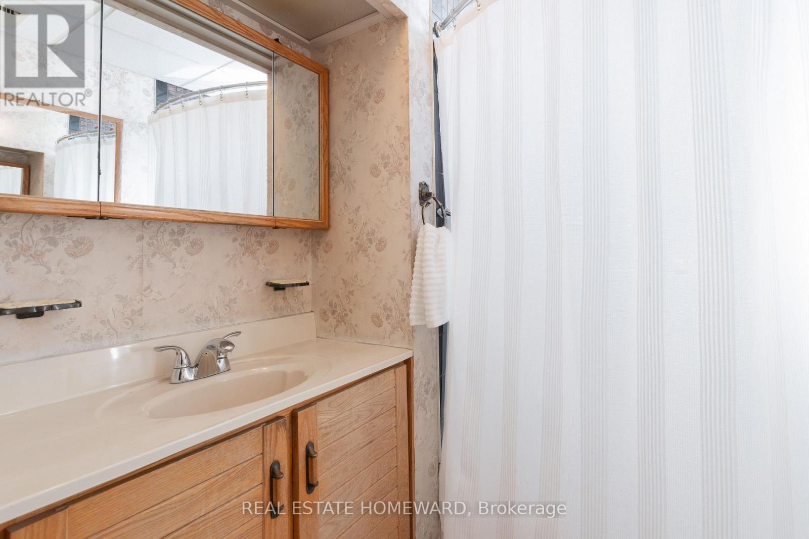 58 Hammersmith Avenue, Toronto, Ontario  M4E 2W4 - Photo 10 - E12849426