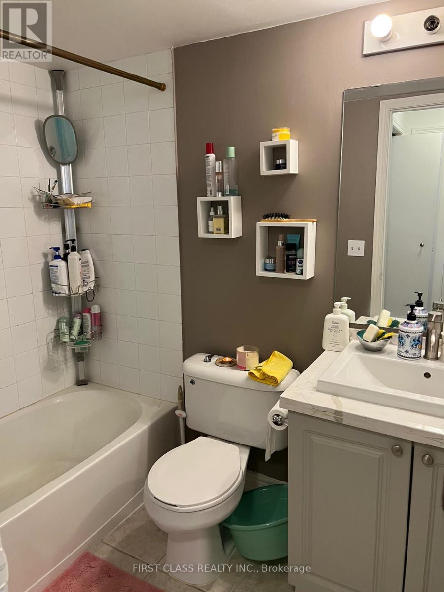 404 - 684 Warden Avenue, Toronto (Clairlea-Birchmount), Ontario  M1L 4W4 - Photo 9 - E12849622