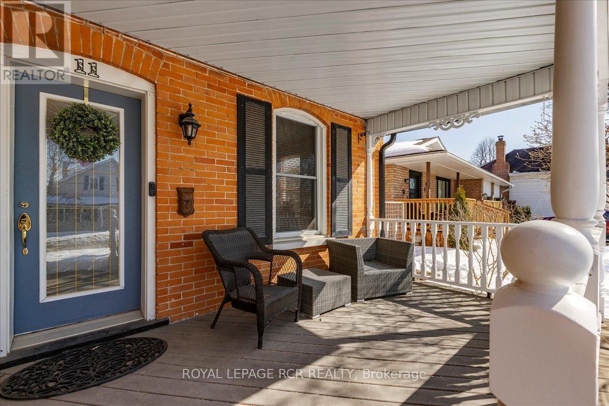 11 King Street, East Gwillimbury (Mt Albert), Ontario  L0G 1M0 - Photo 2 - N12849234