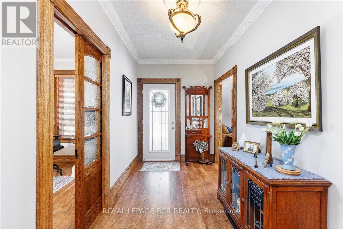 11 King Street, East Gwillimbury (Mt Albert), Ontario  L0G 1M0 - Photo 3 - N12849234