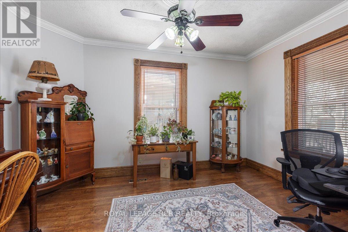 11 King Street, East Gwillimbury (Mt Albert), Ontario  L0G 1M0 - Photo 4 - N12849234