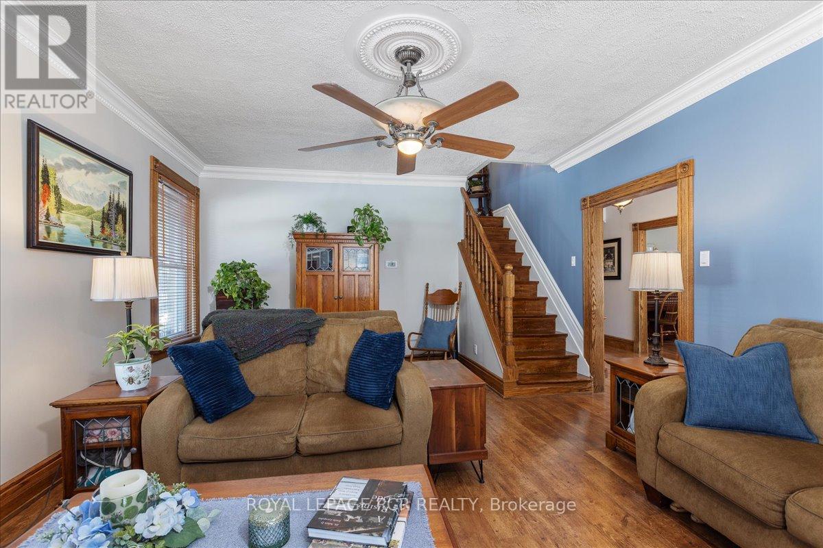 11 King Street, East Gwillimbury (Mt Albert), Ontario  L0G 1M0 - Photo 6 - N12849234