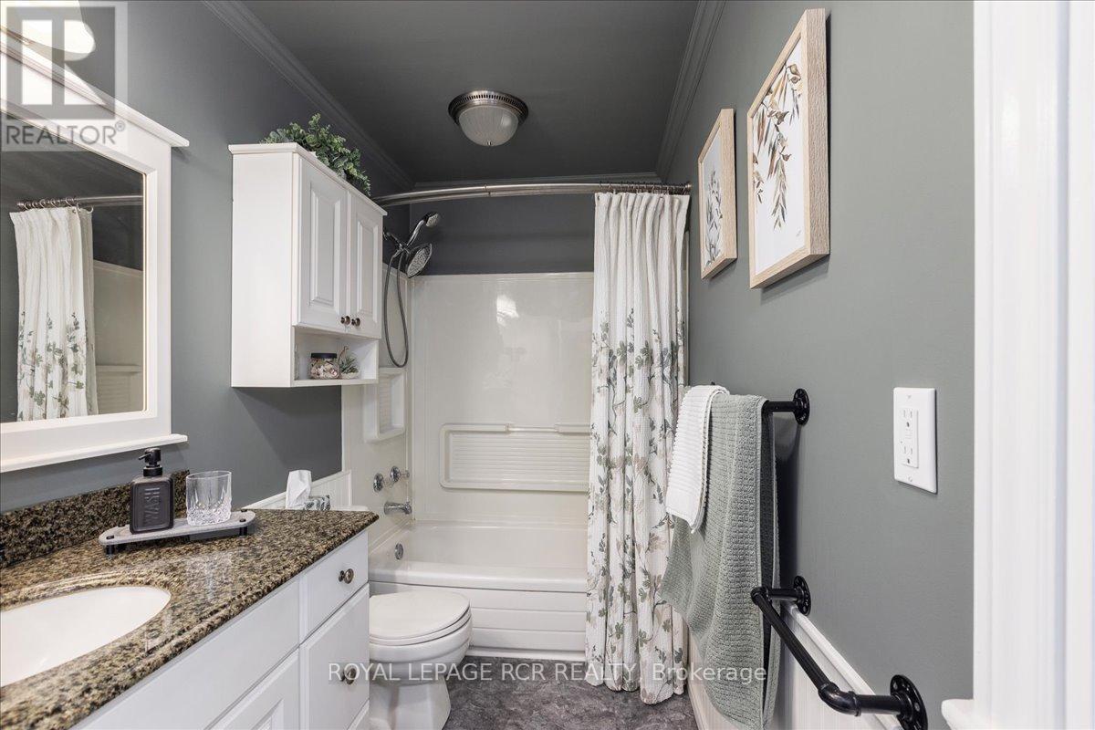 11 King Street, East Gwillimbury (Mt Albert), Ontario  L0G 1M0 - Photo 7 - N12849234