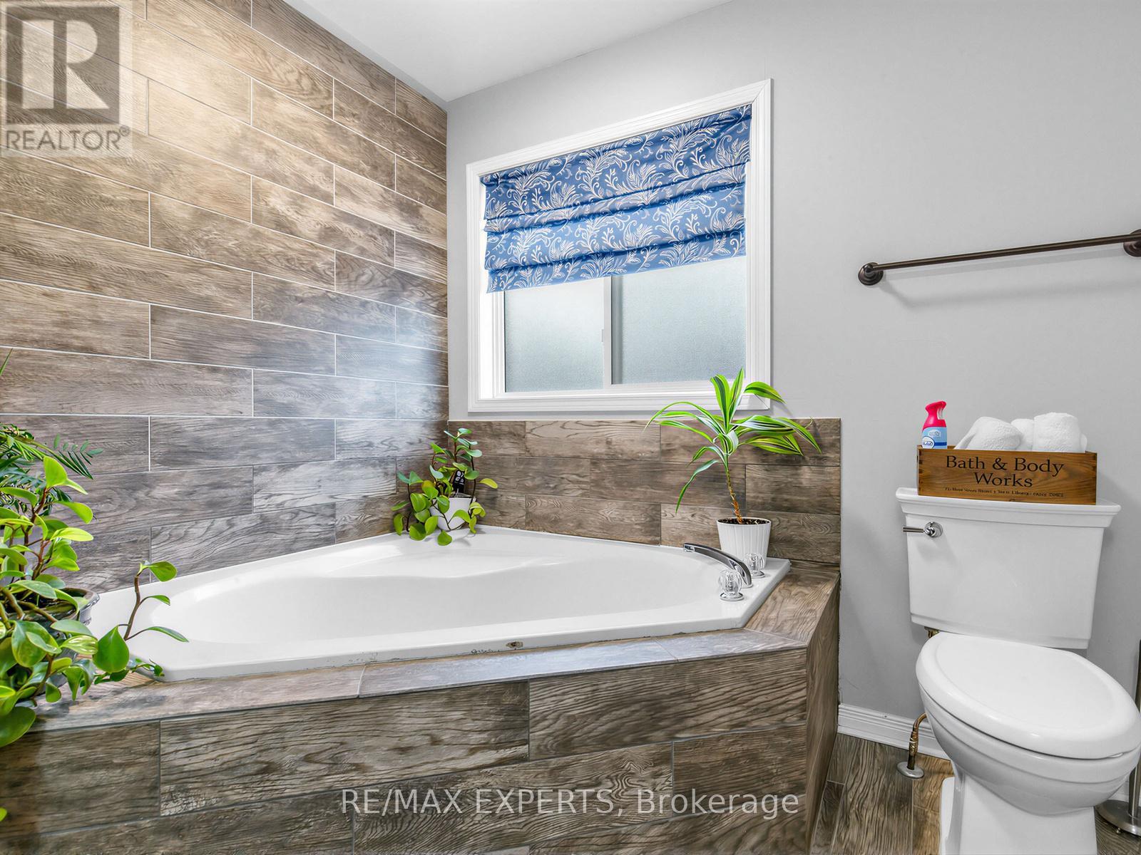 35 Arundel Drive W, Vaughan, Ontario  L4H 2E6 - Photo 22 - N12849298