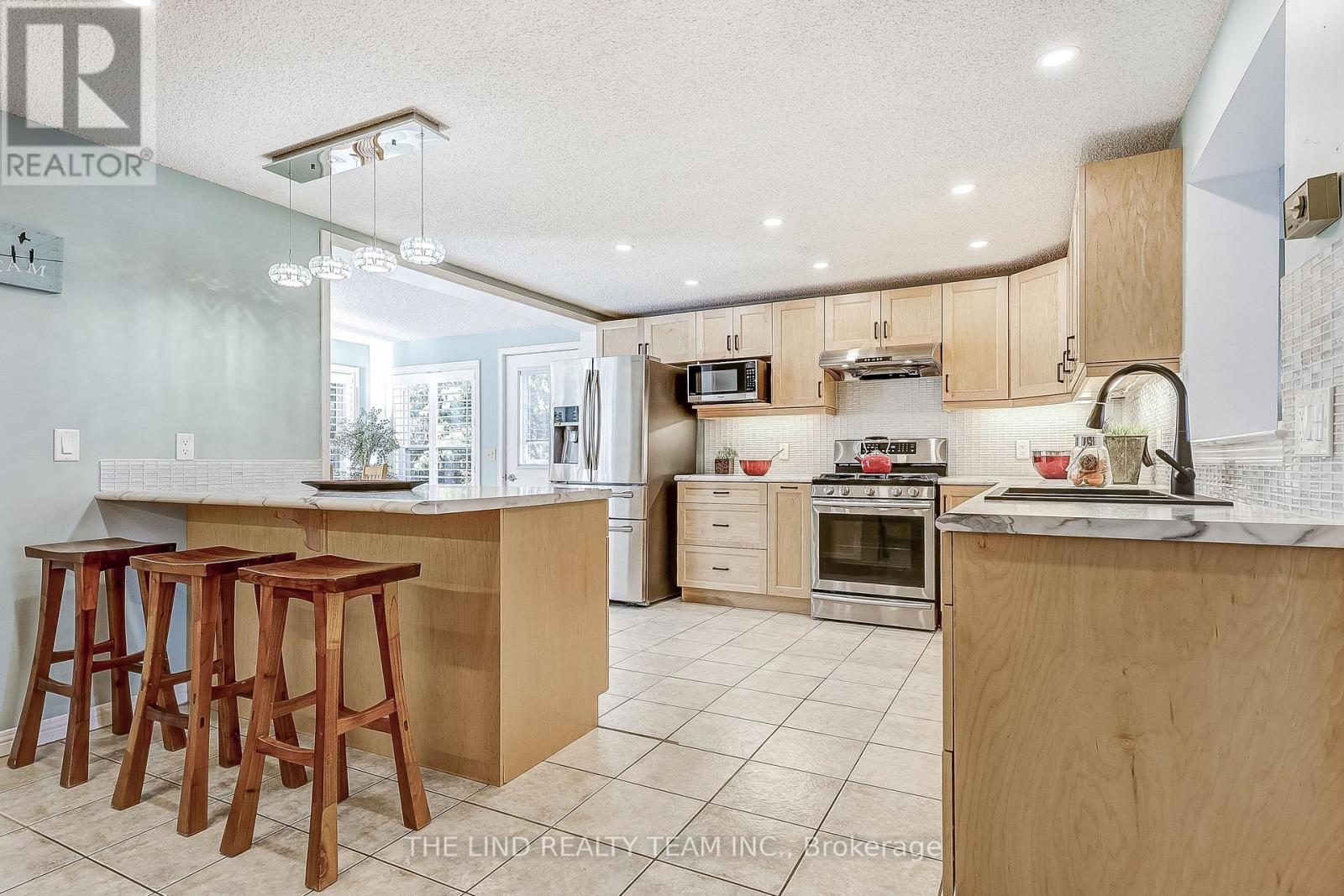 272 Jeff Smith Court, Newmarket, Ontario  L3Y 8C5 - Photo 8 - N12849334