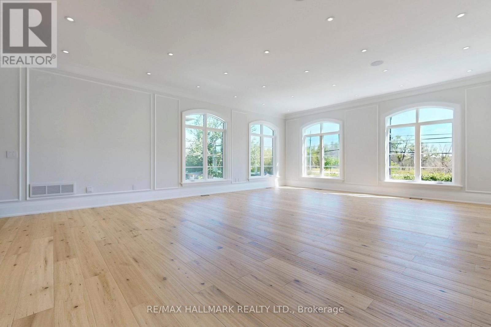 152 Olde Bayview Avenue, Richmond Hill, Ontario  L4E 3C6 - Photo 2 - N12849340