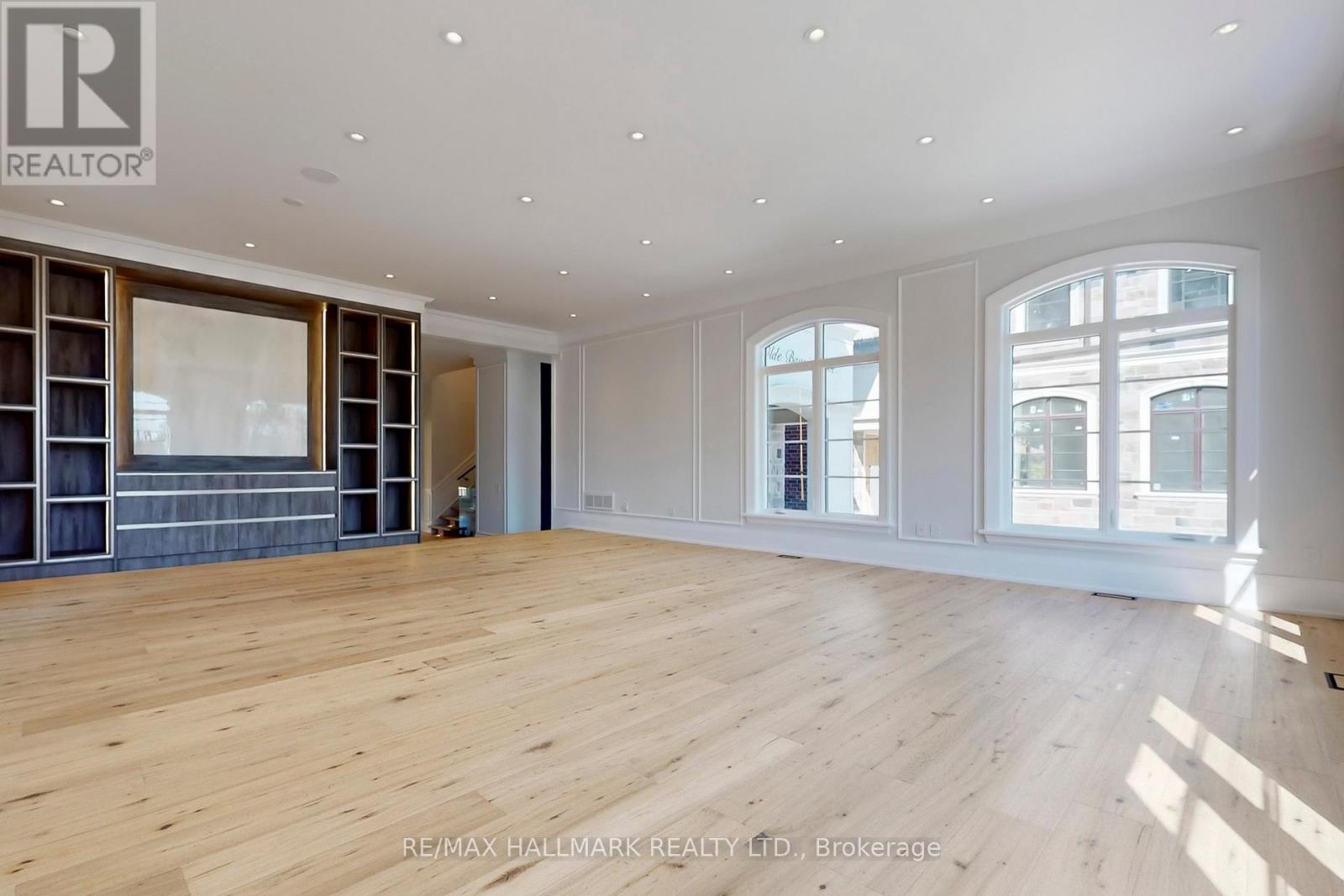 152 Olde Bayview Avenue, Richmond Hill, Ontario  L4E 3C6 - Photo 3 - N12849340