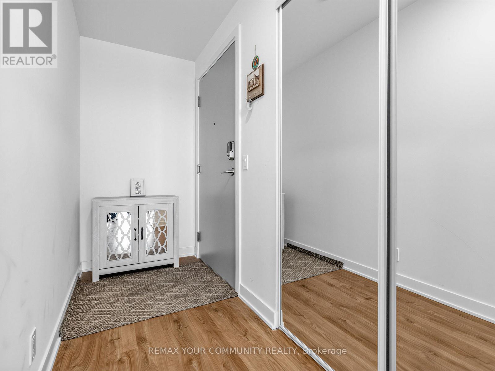 1510 - 30 Upper Mall Way, Vaughan, Ontario  L4J 4P8 - Photo 2 - N12849418