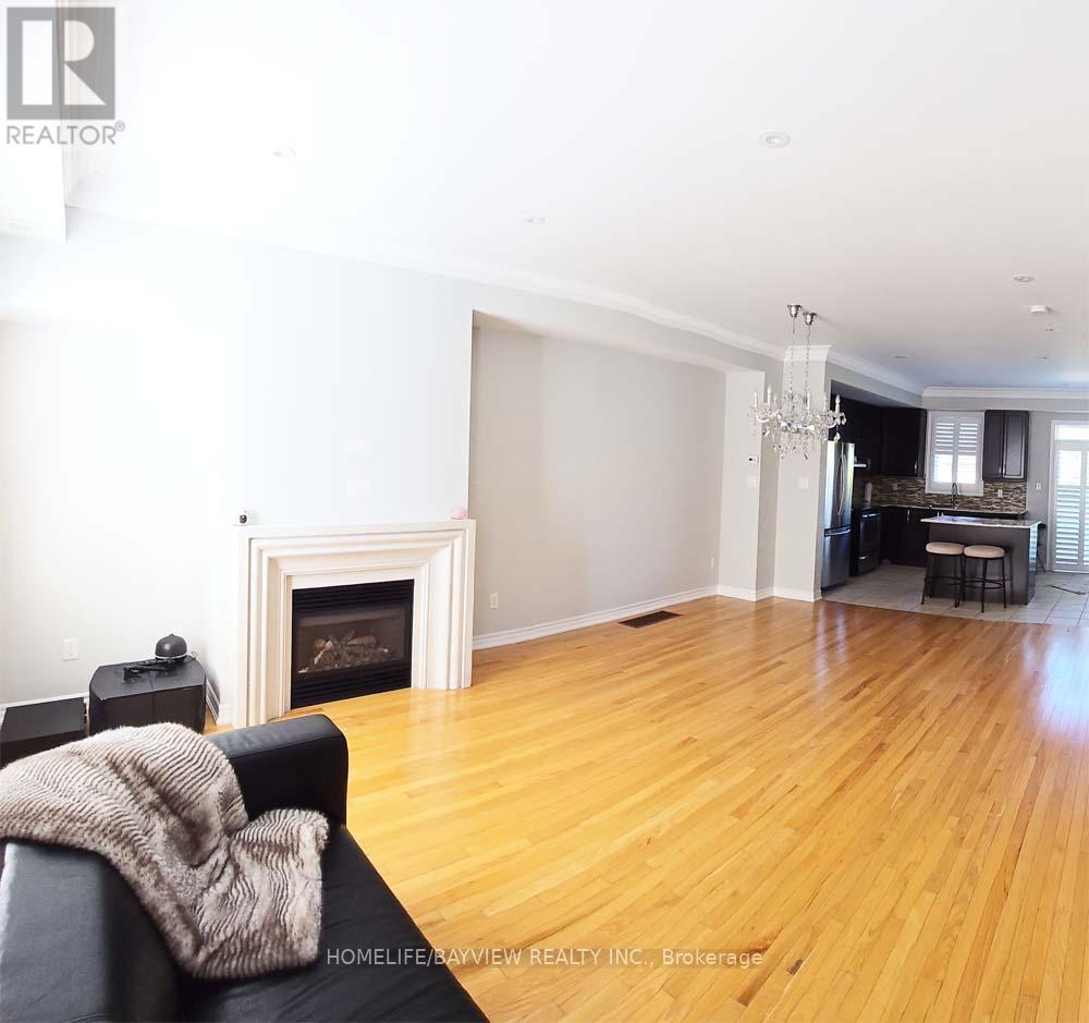 3 Vysoka Lane, Markham, Ontario  L6C 0N9 - Photo 4 - N12849456