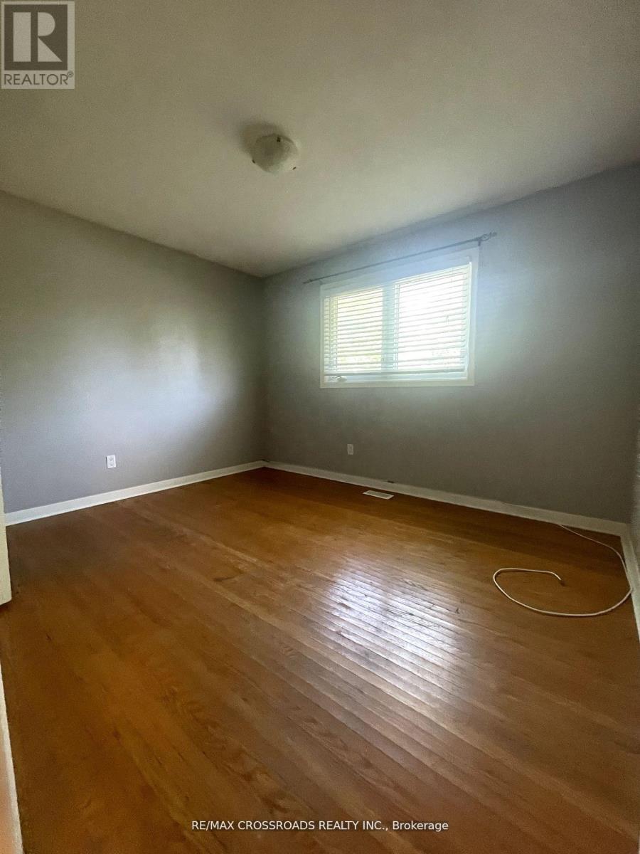 Upper - 89 Ottaway Avenue, Barrie (City Centre), Ontario  L4M 2X1 - Photo 12 - S12849270