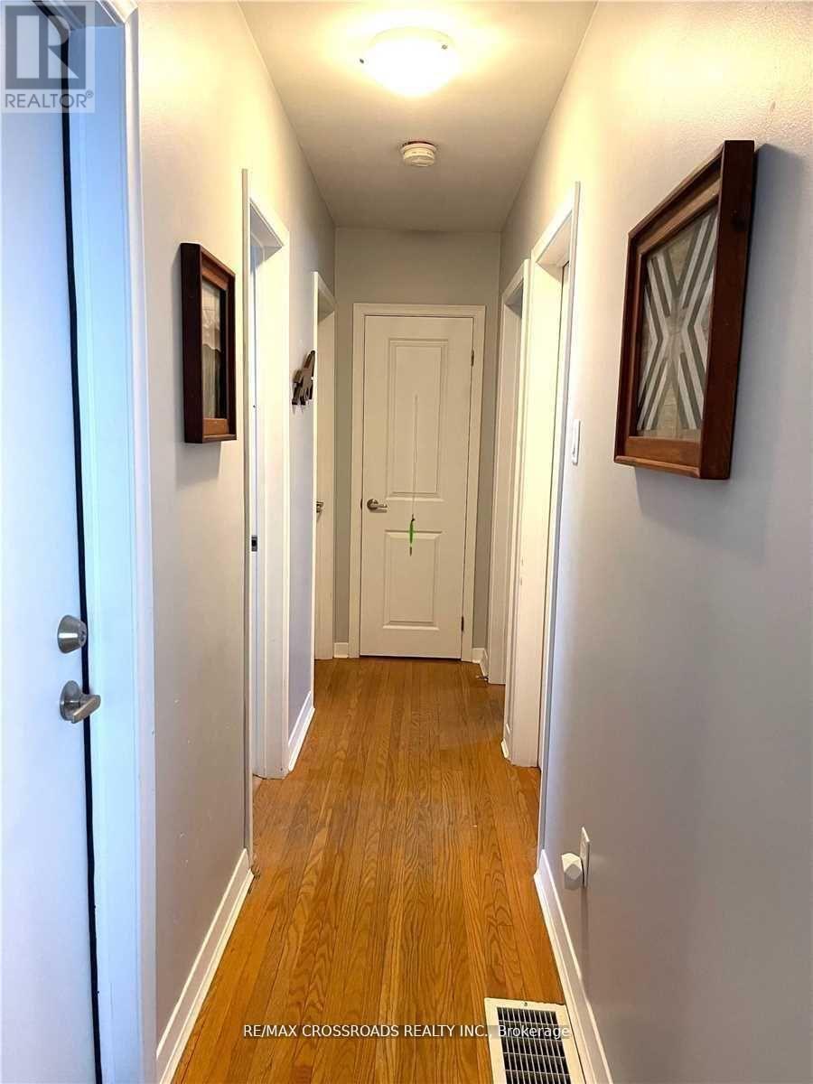 Upper - 89 Ottaway Avenue, Barrie (City Centre), Ontario  L4M 2X1 - Photo 4 - S12849270