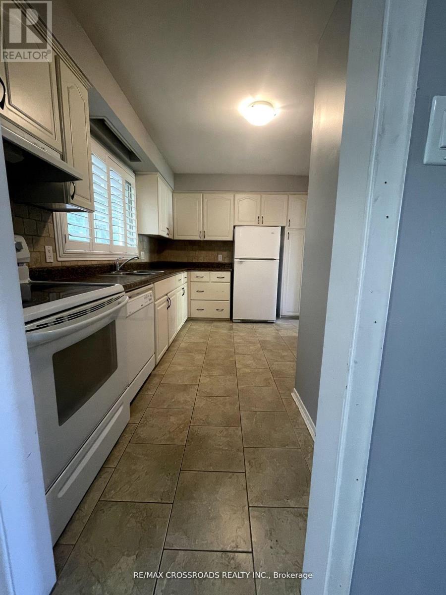 Upper - 89 Ottaway Avenue, Barrie (City Centre), Ontario  L4M 2X1 - Photo 6 - S12849270